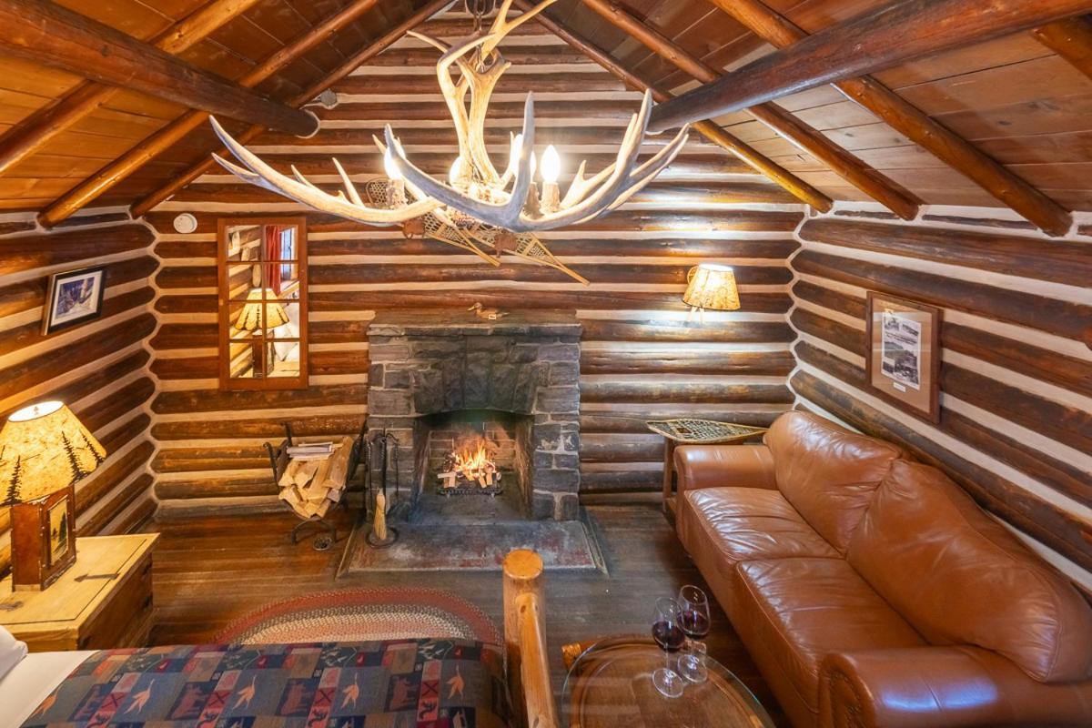 Storm Mountain Lodge & Cabins Castle Junction Εξωτερικό φωτογραφία
